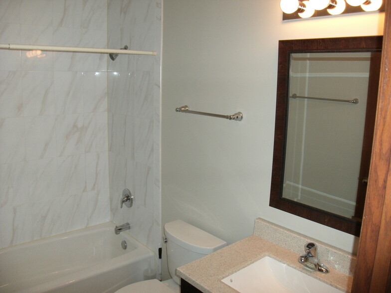 Hall Bath - 11313 Douglas Ave