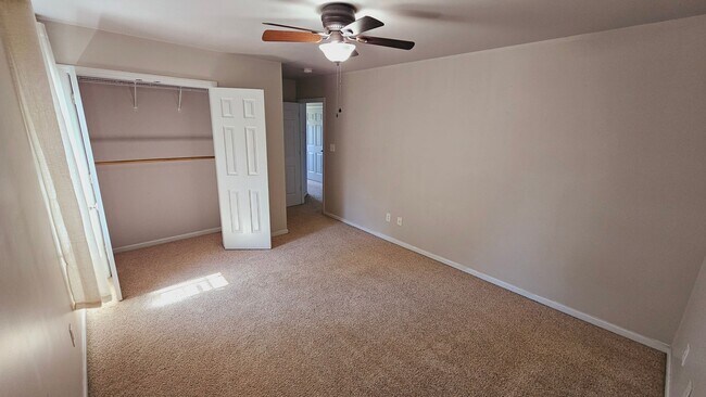 Building Photo - Prestigious 3 Bedroom Home!!!