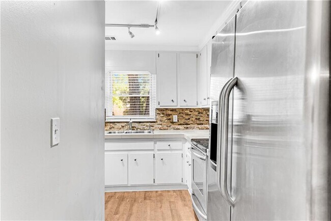 Building Photo - 1420 Old Virginia Ct SE