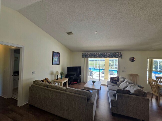 Building Photo - 1398 N Foxrun Terrace