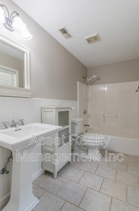 Building Photo - 6121 Bill Murray Ln