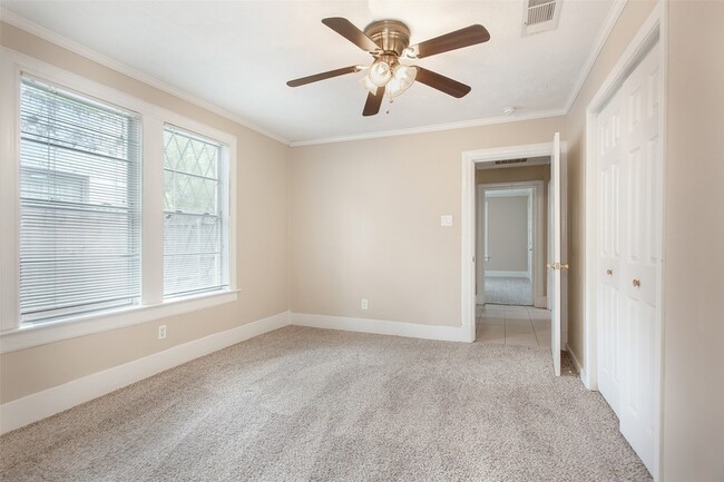 Building Photo - 6922 Lindsley Ave