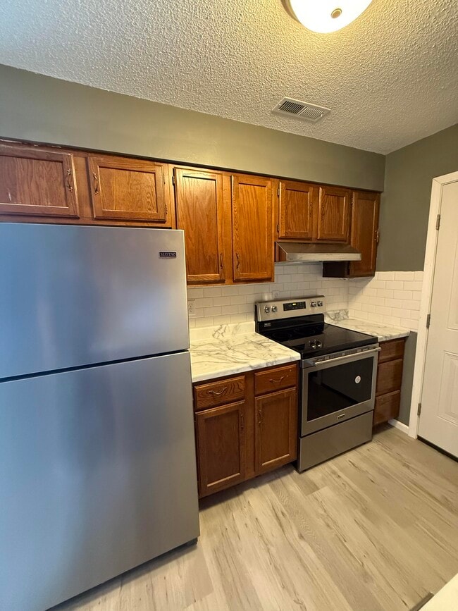 Building Photo - 14102 Southwind Dr