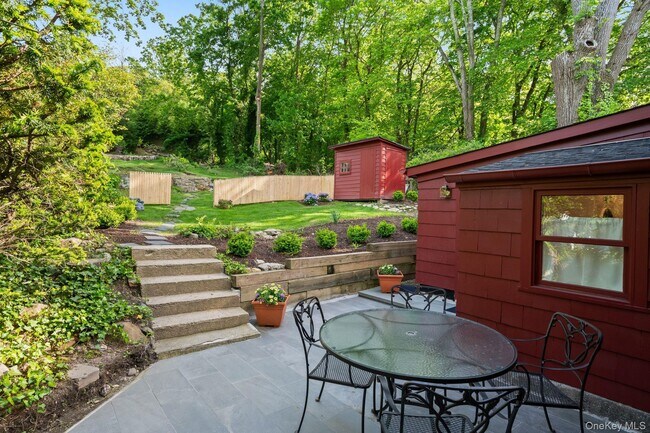 Building Photo - 152 Main St