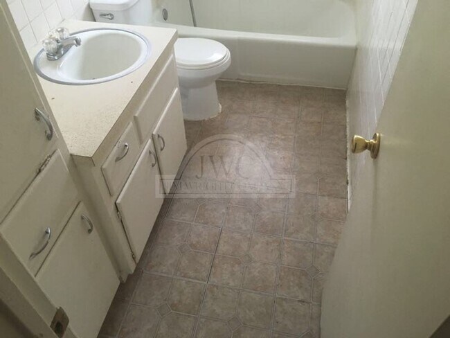 Building Photo - 1315 Jefferis Ave