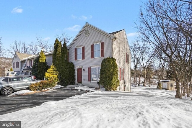 Building Photo - 54 Woodmyre Ln