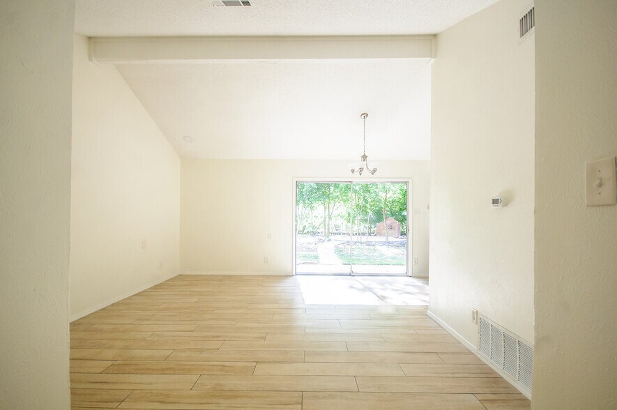 Building Photo - 6208 Glen Meadow Dr