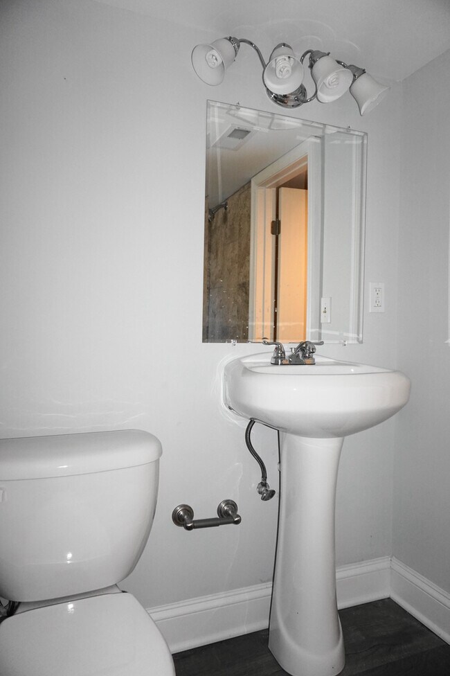 Building Photo - Completely Renovated 3 Bedroom w/ Garage i...