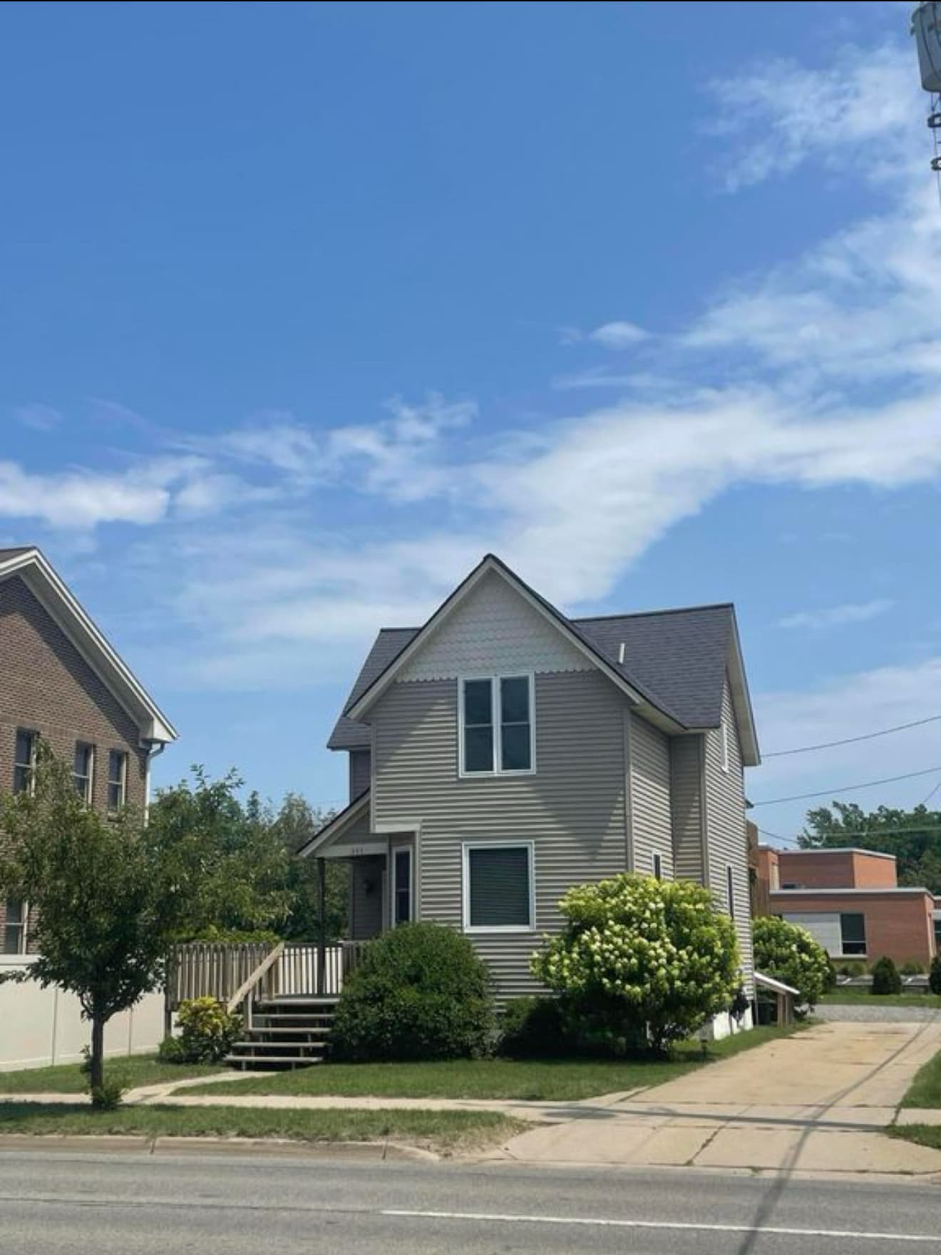 Building Photo - 345 S River Ave