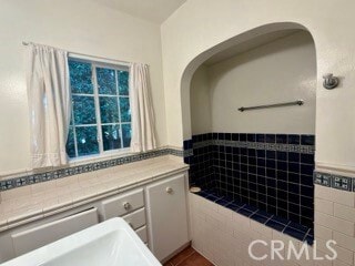 Building Photo - 2335 Overland Ave