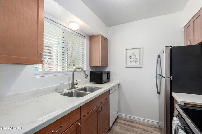Building Photo - 4610 N 68th St