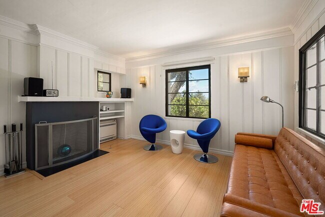 Building Photo - 1323 Club View Dr