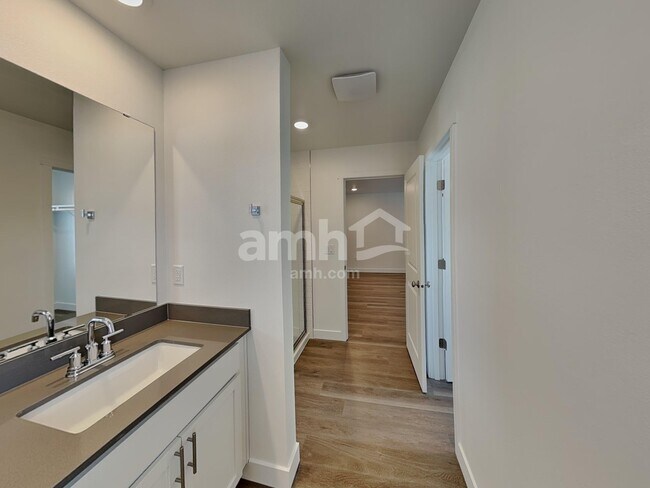 Building Photo - 4816 85th Dr NE