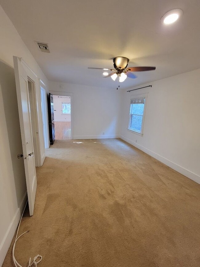 Building Photo - BEAUTIFUL 4BD - 3BA SINGLE STORY HOUSE WITH PRIVATE LAUNDRY AND DETACHED 2 CAR GARAGE