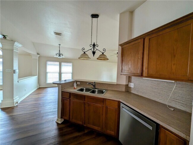 Building Photo - 3910 Gibraltar Dr