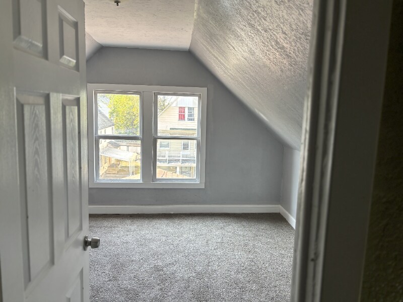 Building Photo - 2833 E 100th St