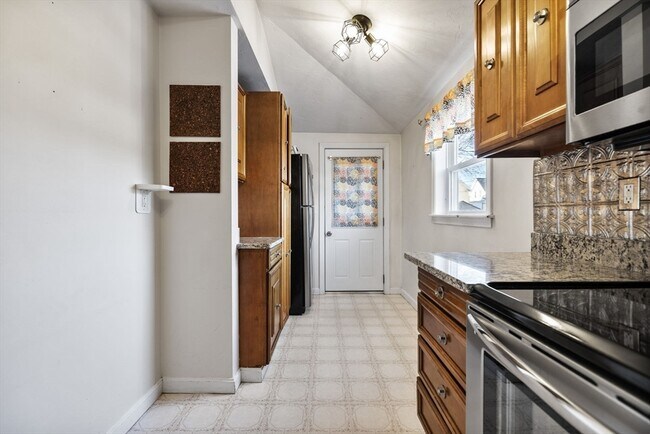 Building Photo - 12 Wright St