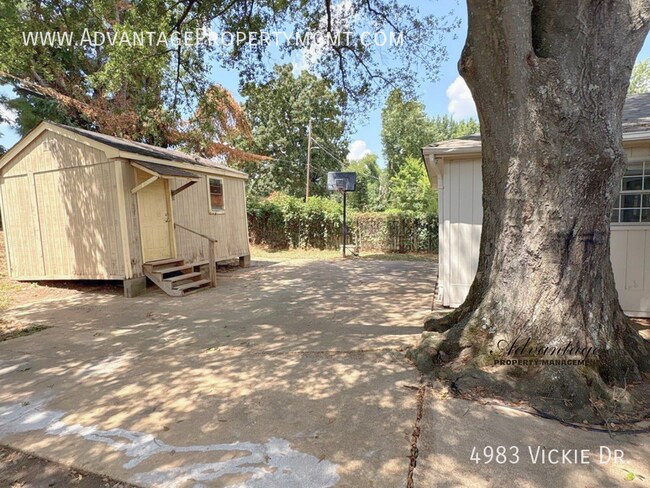 Building Photo - 4983 Vickie Dr