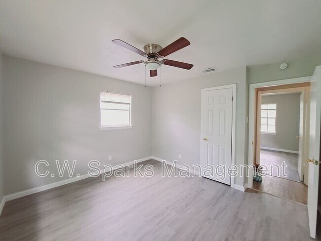Building Photo - 633 Rutgers Dr