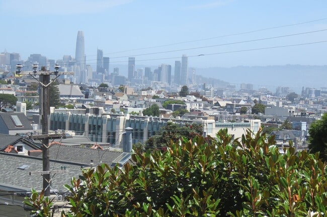 Building Photo - Noe Valley House - 3 beds-1.5 baths - VIEW - garage