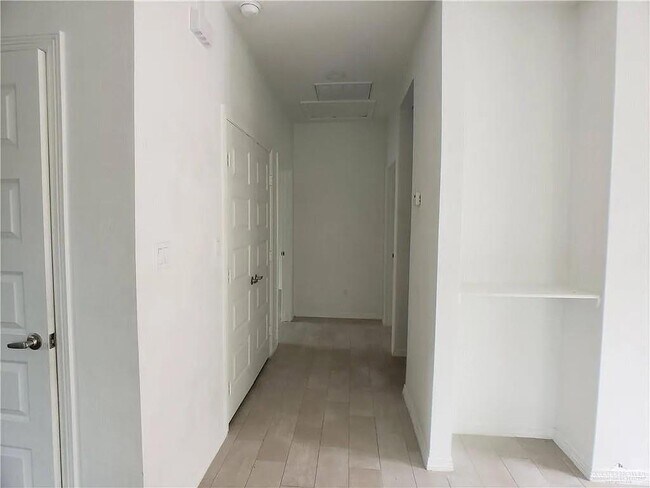 Building Photo - 10 10th St