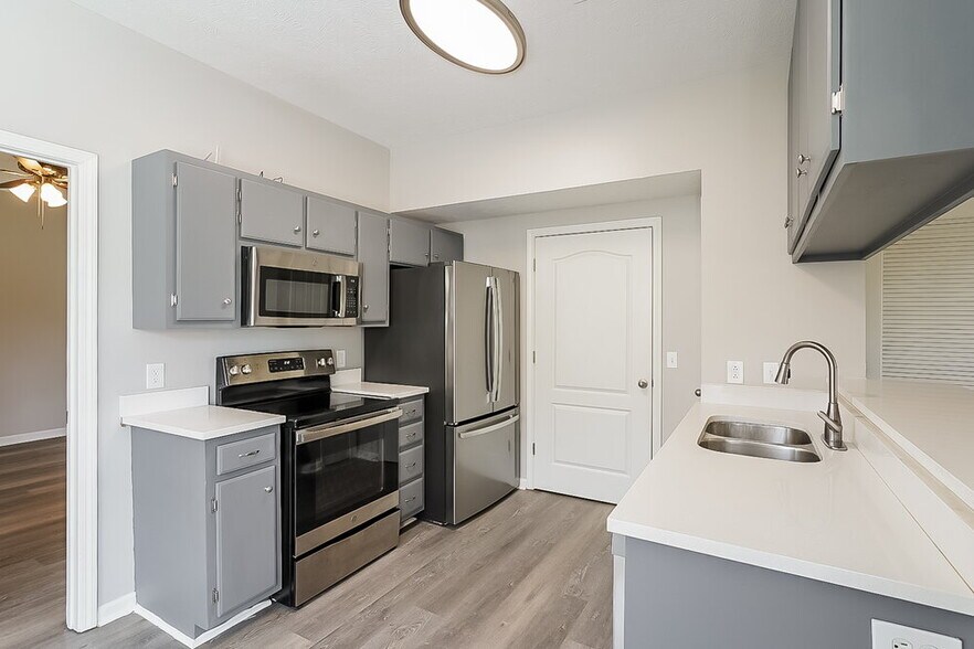 Building Photo - 2701 Pepperdine Dr