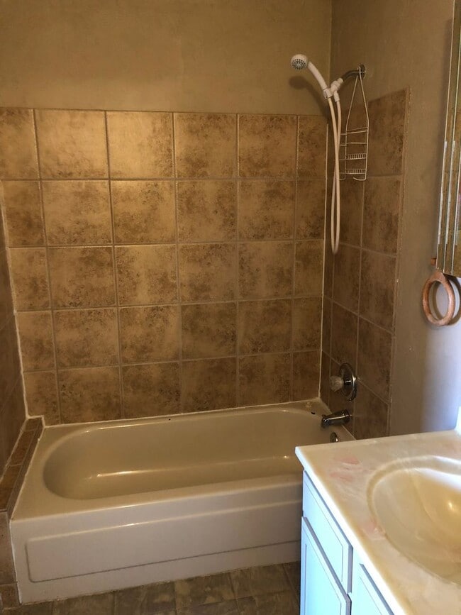 Building Photo - Spacious 2 Bed, 2 Bath Home Lots of Storage Space & Large Deck in the Backyard $1100/$1100