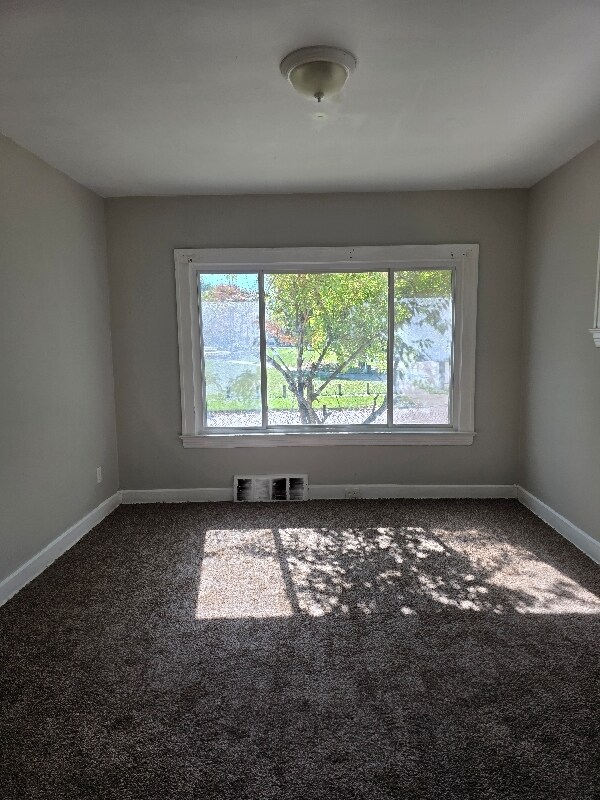 Building Photo - 10626 Thrush Ave