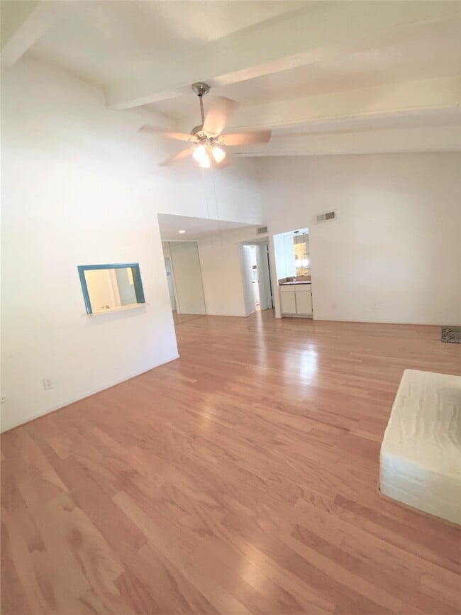 Building Photo - 5711 Sugar Hill Dr