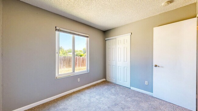 Building Photo - 8690 Lords Manor Way