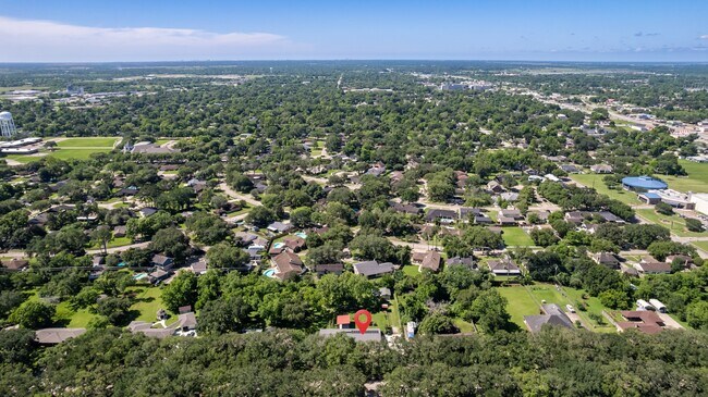 Building Photo - 616 Cannan Dr