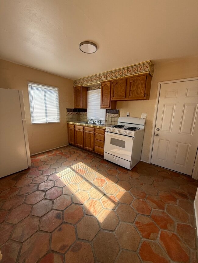 Building Photo - Townhome For Rent