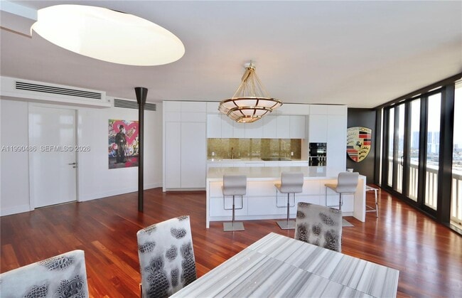 Building Photo - 1000 W Island Blvd