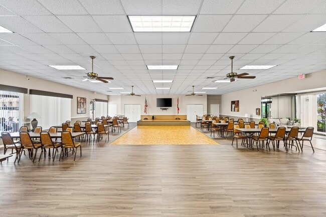 Building Photo - 2905 SW 22nd Ave