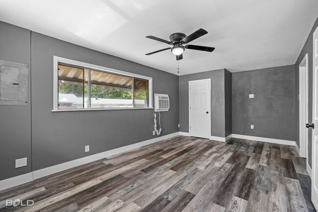 Building Photo - Home For Rent!