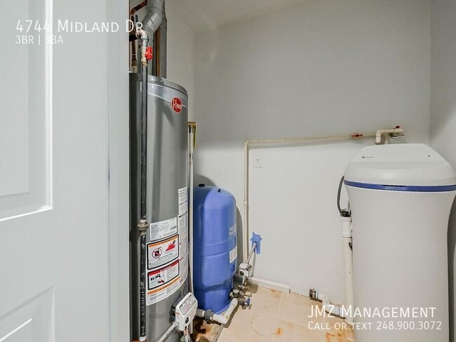 Building Photo - 4744 Midland Dr