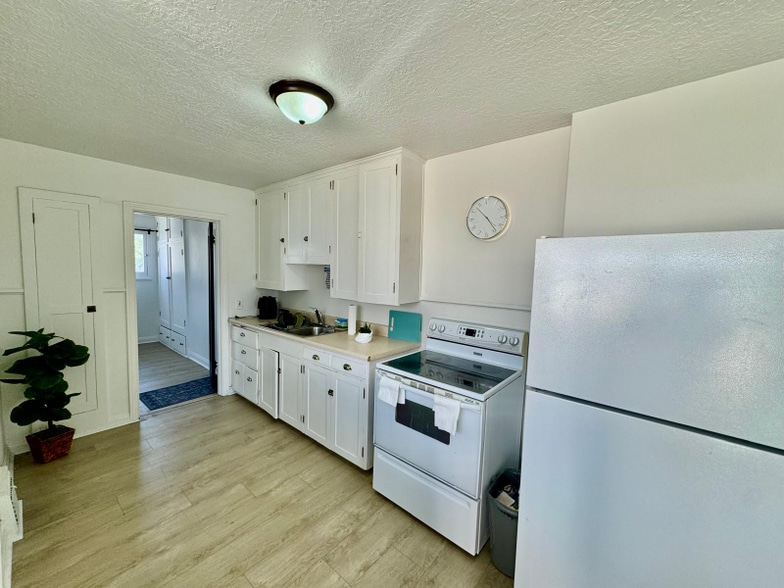 Building Photo - 440 E Garfield Ave