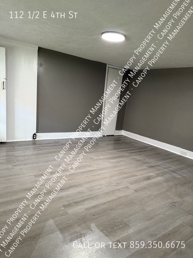 Building Photo - 112 1/2 E 4th St-