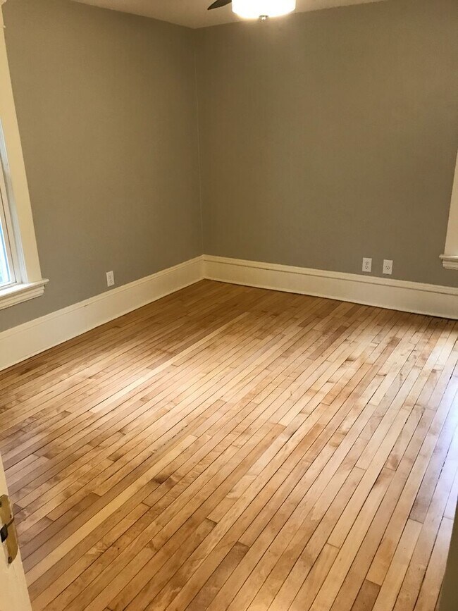 Building Photo - Updated House in Saint Paul.