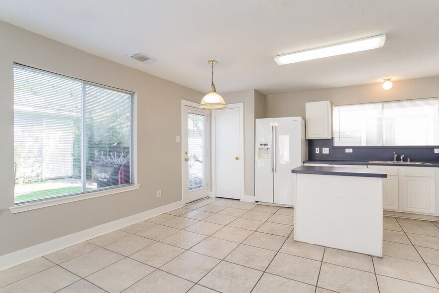 Building Photo - 10202 Farrell Dr