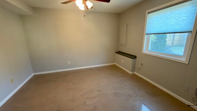 Building Photo - 3505 Godfrey Dr