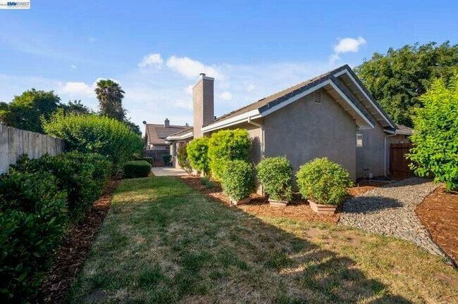 Building Photo - 429 Chaffee Ln