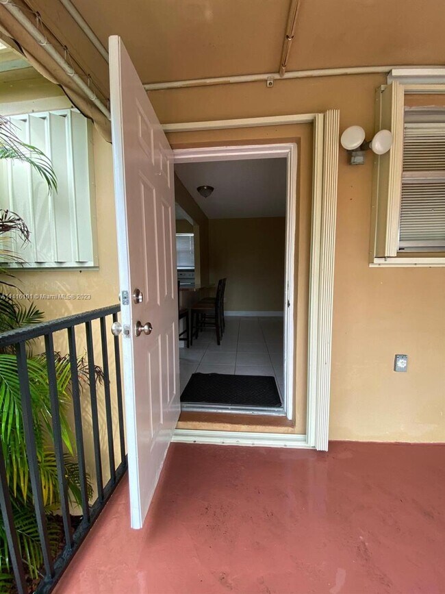 Building Photo - 671 E 59th St