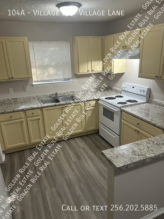 Building Photo - 104 Village Ln