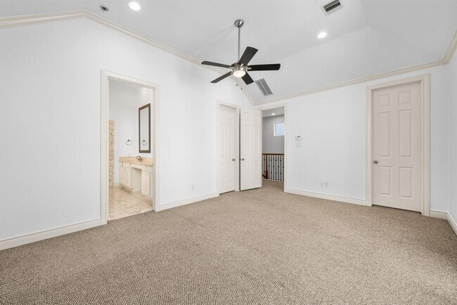 Building Photo - 2743 Sherwin St