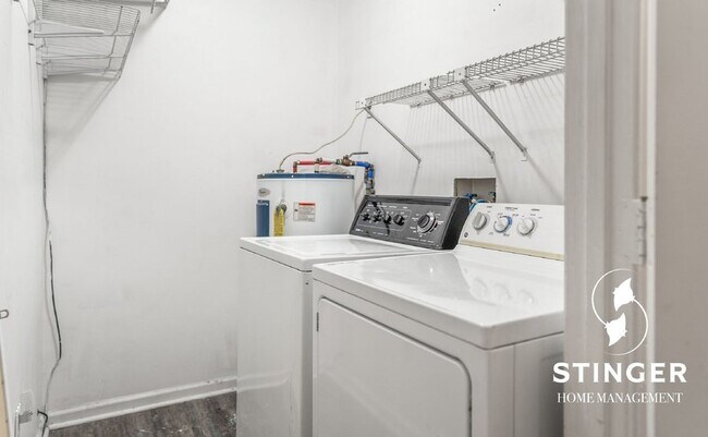 Building Photo - 2 Bedroom / 1 Bath For Rent In Tabby Oaks ...