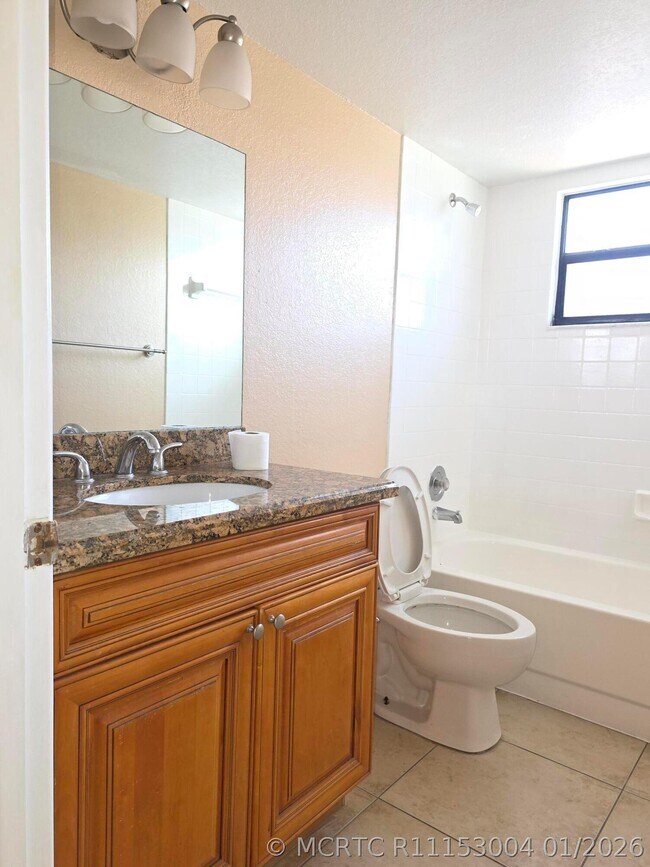 Building Photo - 1542 Lake Crystal Dr
