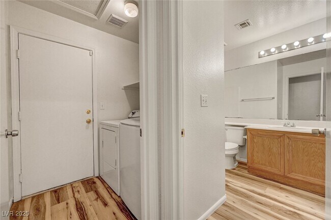 Building Photo - 9573 Paradise Rd