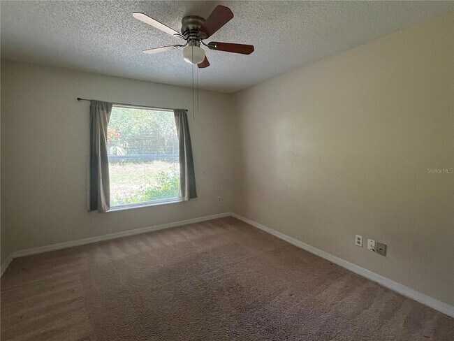 Building Photo - 127 Madrona Dr