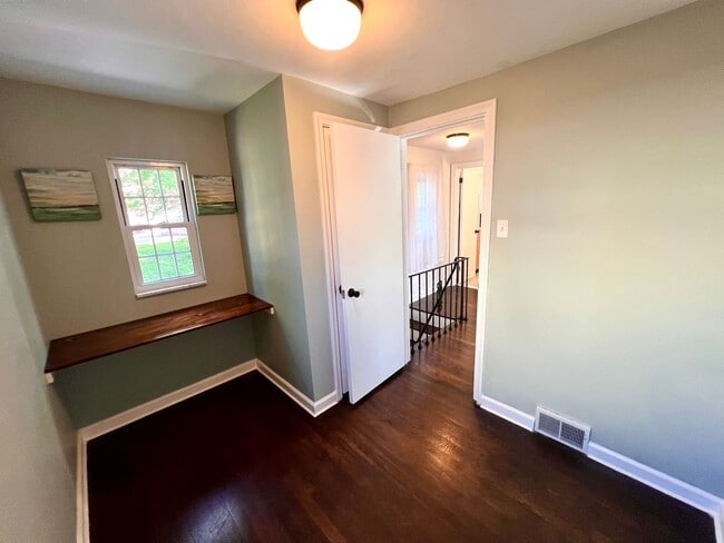 Building Photo - Brentwood - Stunning 3 Bedroom 2 Bathroom ...